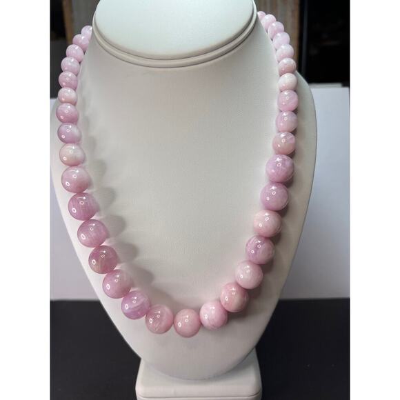 Kunzite graduated beaded 20 inch necklace with 925 magnetic clasp - Picture 1 of 10